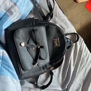 Cute black bag.